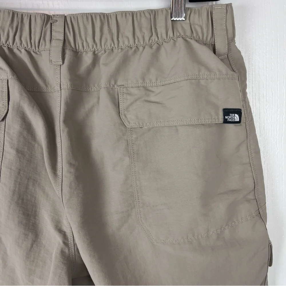 The North Face Men’s Tan Nylon Hiking Outdoor Cargo Shorts Size Large